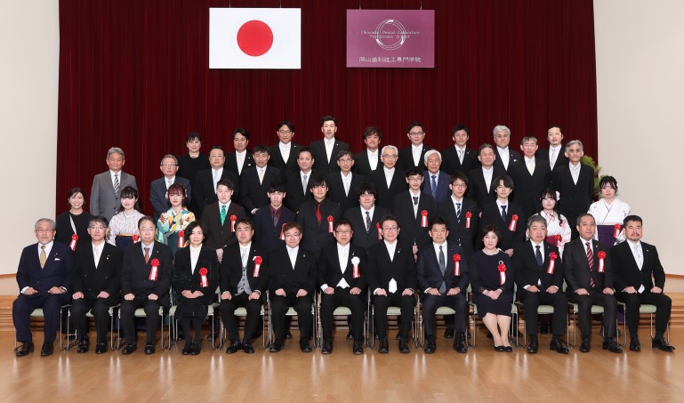岡山歯科技工専門学院　　第49回卒業式（グランド）